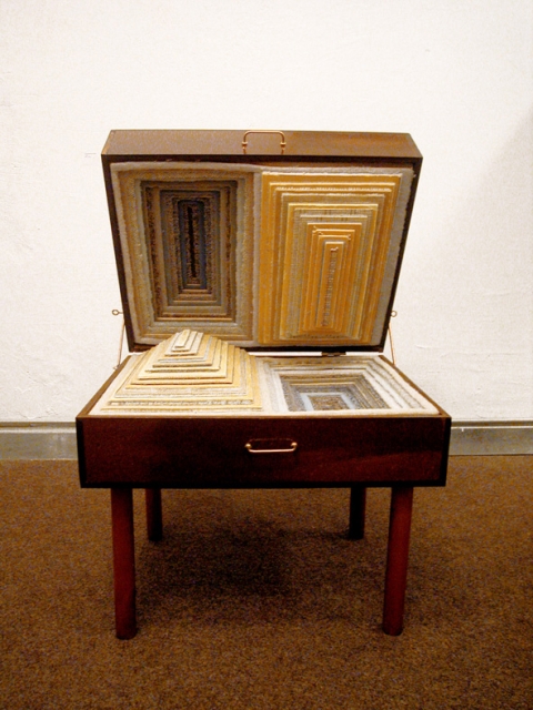 Tom, Teppichboden, 55 x 55 x 45 cm, 2004